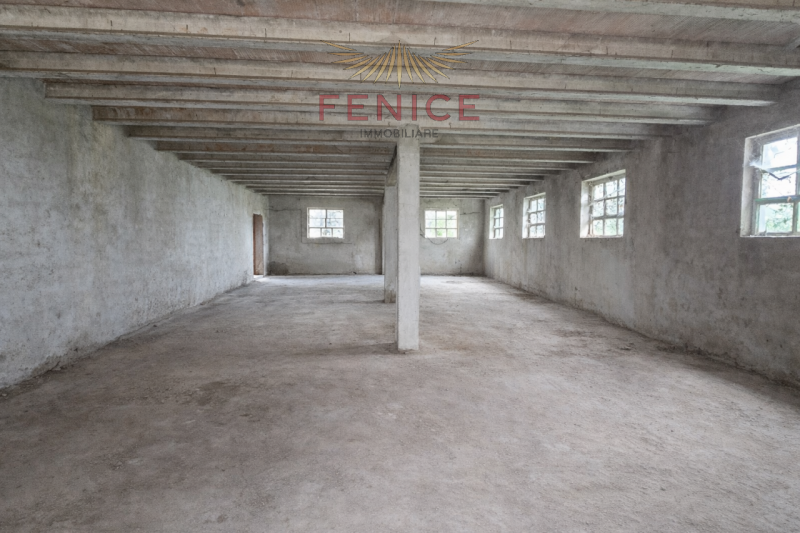 Vi presentiamo un casale nel cuore della campagna di Trevignano, immerso in una zona residenziale...