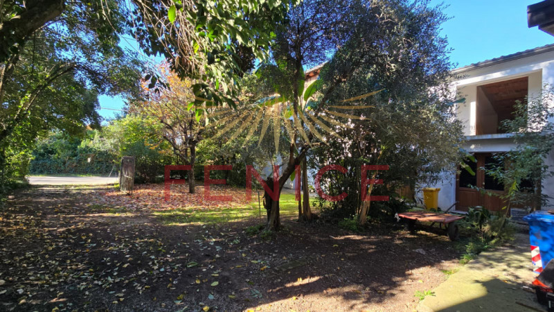 Vi presentiamo un casale nel cuore della campagna di Trevignano, immerso in una zona residenziale...