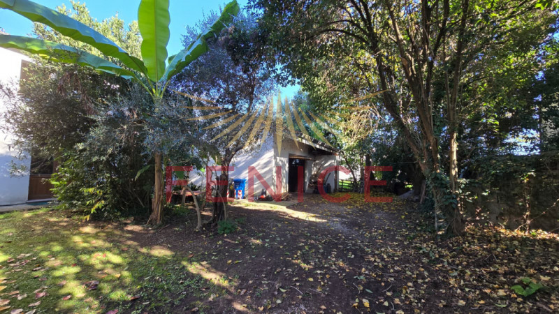 Vi presentiamo un casale nel cuore della campagna di Trevignano, immerso in una zona residenziale...