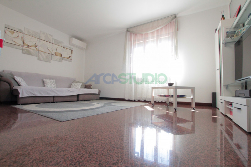 Quinto Vicentino:
Stai cercando una villa singola adatta anche ad ospitare due nuclei familiari s...