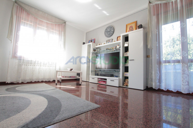 Quinto Vicentino:
Stai cercando una villa singola adatta anche ad ospitare due nuclei familiari s...