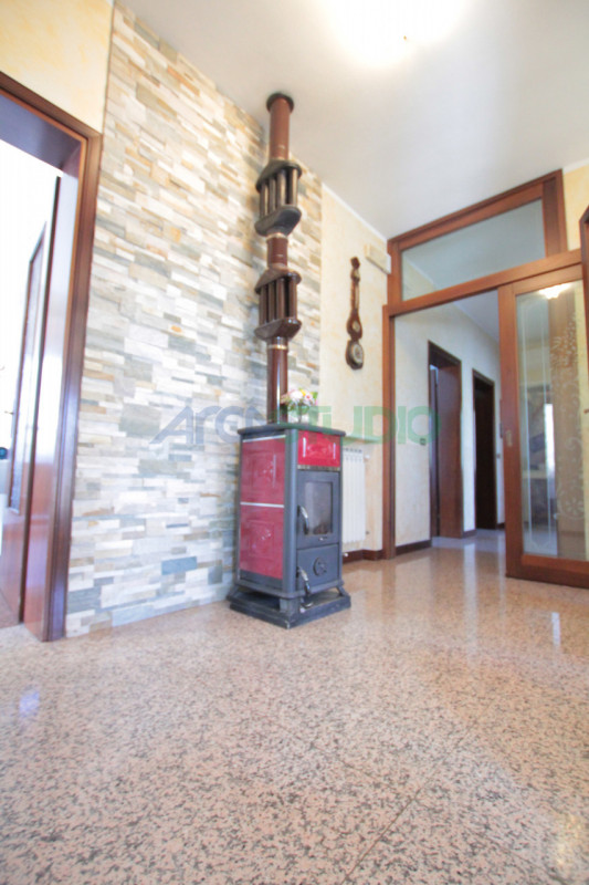 Quinto Vicentino:
Stai cercando una villa singola adatta anche ad ospitare due nuclei familiari s...