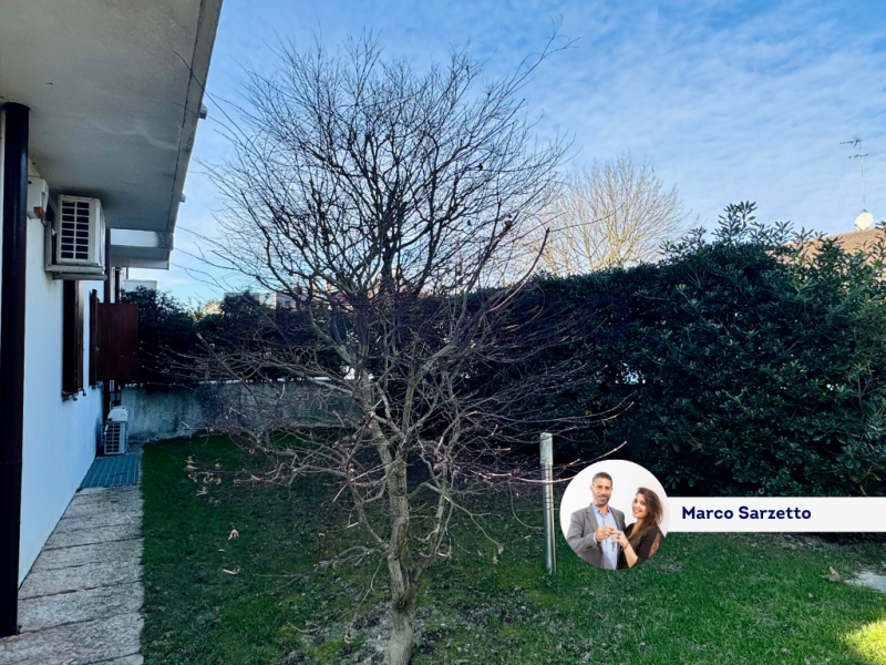 Se stai cercando un appartamento bicamere con giardino privato, in un quartiere tranquillo ma com...