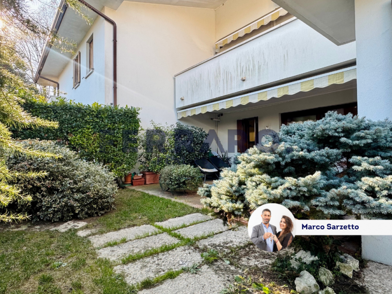 Se stai cercando un appartamento bicamere con giardino privato, in un quartiere tranquillo ma com...