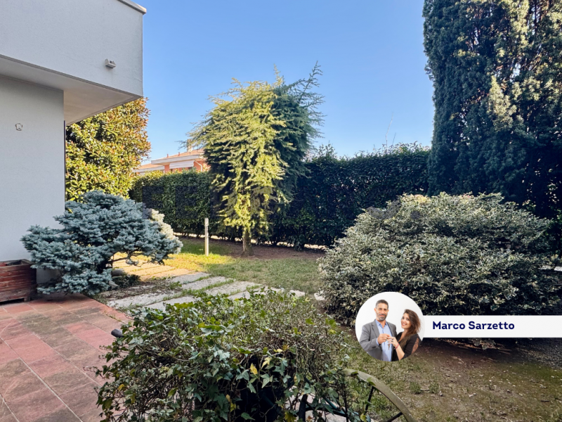 Se stai cercando un appartamento bicamere con giardino privato, in un quartiere tranquillo ma com...