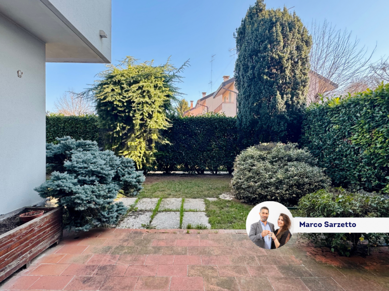 Se stai cercando un appartamento bicamere con giardino privato, in un quartiere tranquillo ma com...