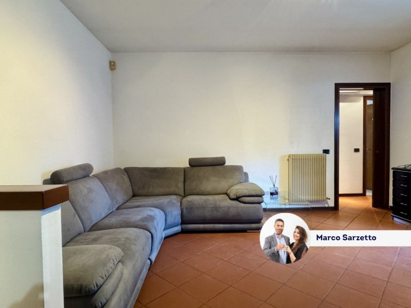 Se stai cercando un appartamento bicamere con giardino privato, in un quartiere tranquillo ma com...