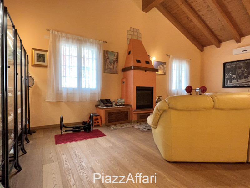 Al centro della frazione di Conche di Codevigo, a 200 metri dalla chiesa, in un contesto residenz...