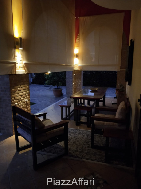 Al centro della frazione di Conche di Codevigo, a 200 metri dalla chiesa, in un contesto residenz...