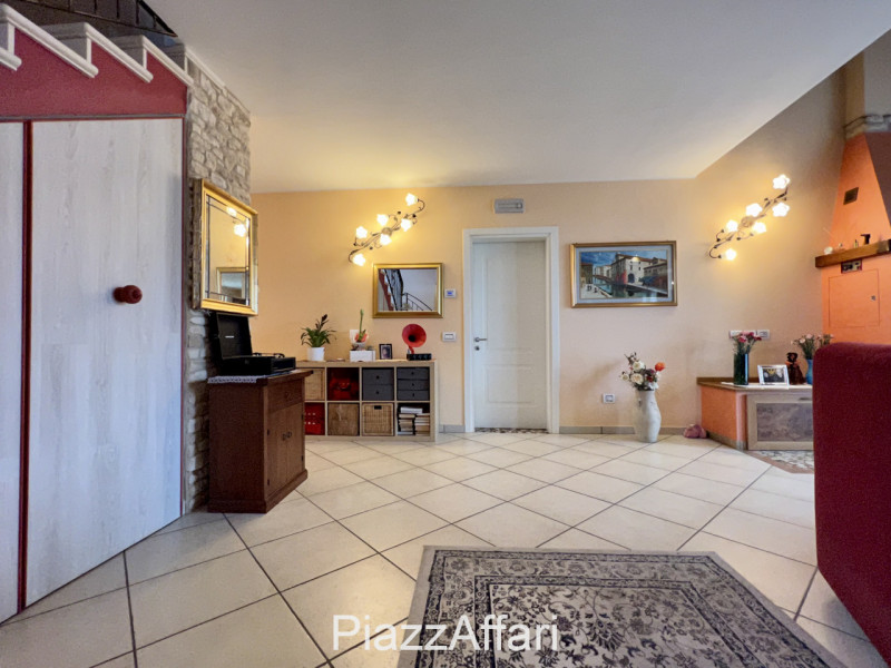 Al centro della frazione di Conche di Codevigo, a 200 metri dalla chiesa, in un contesto residenz...