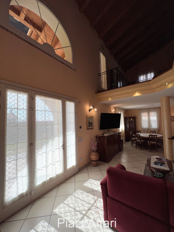 Al centro della frazione di Conche di Codevigo, a 200 metri dalla chiesa, in un contesto residenz...