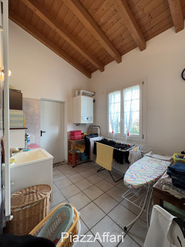 Al centro della frazione di Conche di Codevigo, a 200 metri dalla chiesa, in un contesto residenz...