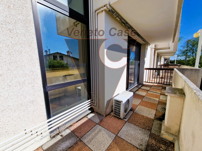 Nel cuore di Monteortone, ad Abano Terme, proponiamo in vendita un elegante ufficio di circa 70 m...