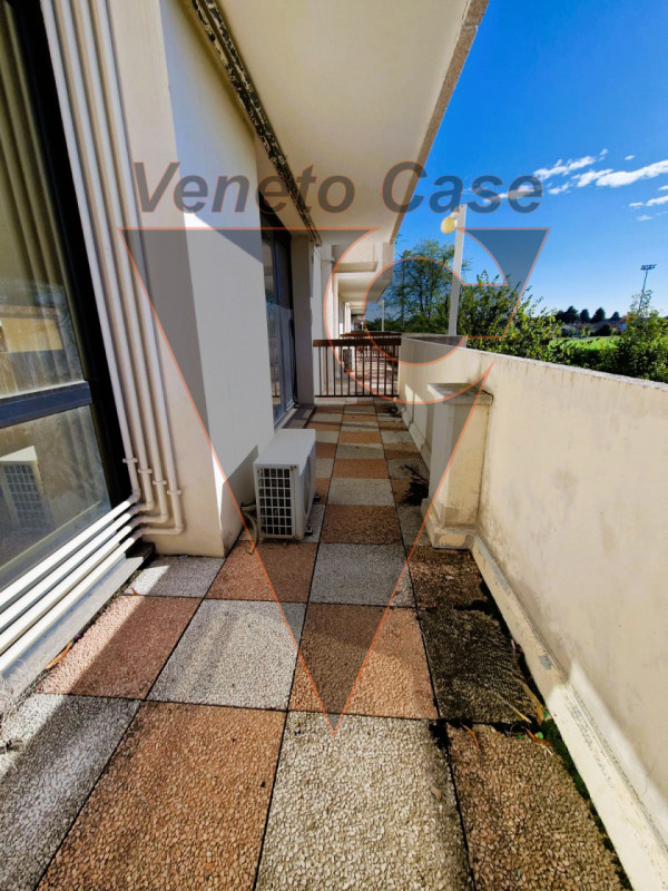 Nel cuore di Monteortone, ad Abano Terme, proponiamo in vendita un elegante ufficio di circa 70 m...