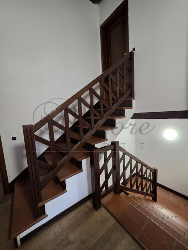 MASSANZAGO: PORZIONE DI BIFAMILIARE CON AMPIO GIARDINO
In zona tranquilla di campagna a Massanzag...