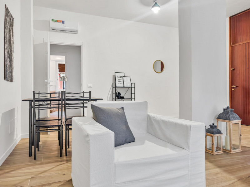 In posizione tranquilla e servitissima, tra i quartieri di S. Bertilla e del Mercato Nuovo, vendi...