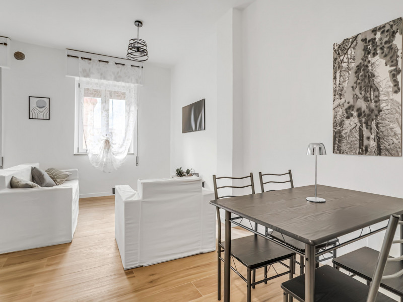 In posizione tranquilla e servitissima, tra i quartieri di S. Bertilla e del Mercato Nuovo, vendi...