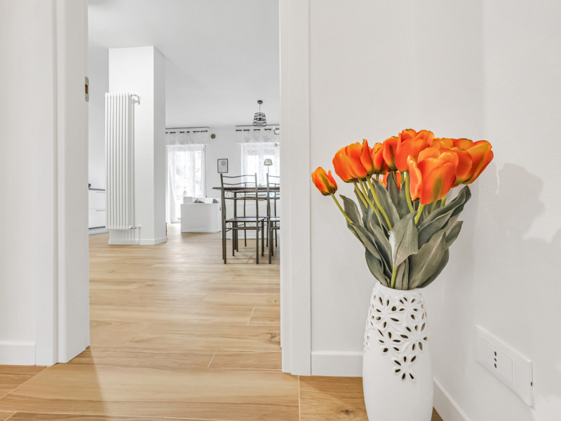 In posizione tranquilla e servitissima, tra i quartieri di S. Bertilla e del Mercato Nuovo, vendi...