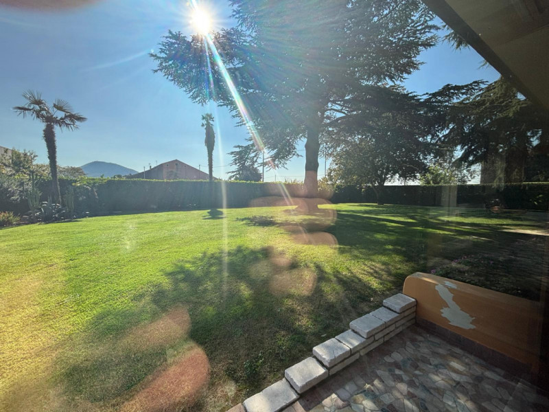 AGUGLIARO: Proponiamo in vendita una splendida villa di circa 300 mq, immersa in un contesto escl...