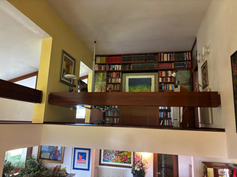 AGUGLIARO: Proponiamo in vendita una splendida villa di circa 300 mq, immersa in un contesto escl...