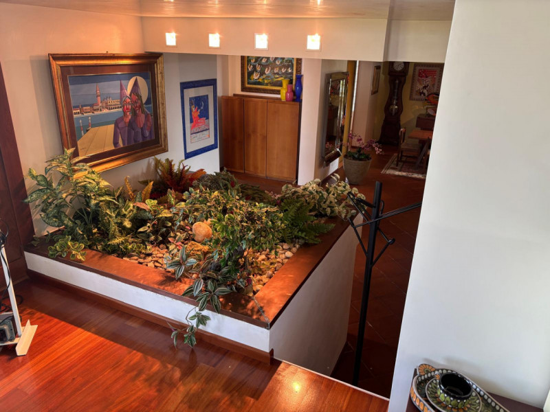 AGUGLIARO: Proponiamo in vendita una splendida villa di circa 300 mq, immersa in un contesto escl...