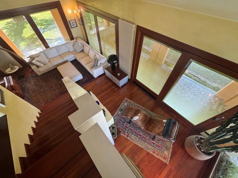 AGUGLIARO: Proponiamo in vendita una splendida villa di circa 300 mq, immersa in un contesto escl...