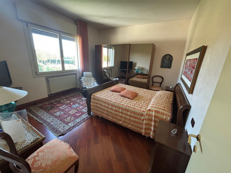 AGUGLIARO: Proponiamo in vendita una splendida villa di circa 300 mq, immersa in un contesto escl...