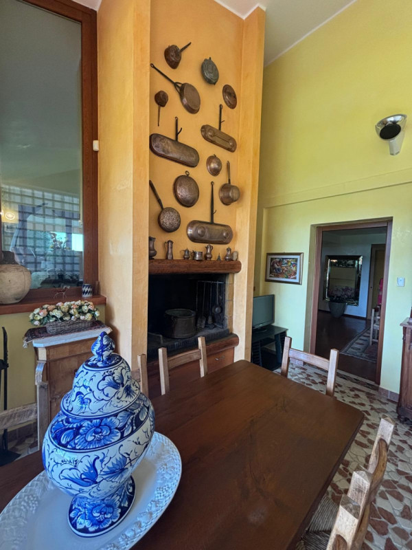 AGUGLIARO: Proponiamo in vendita una splendida villa di circa 300 mq, immersa in un contesto escl...