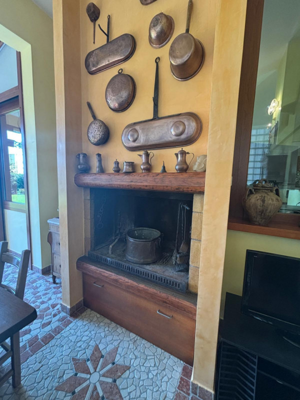 AGUGLIARO: Proponiamo in vendita una splendida villa di circa 300 mq, immersa in un contesto escl...