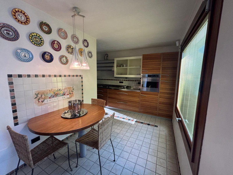 AGUGLIARO: Proponiamo in vendita una splendida villa di circa 300 mq, immersa in un contesto escl...