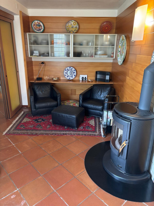 AGUGLIARO: Proponiamo in vendita una splendida villa di circa 300 mq, immersa in un contesto escl...