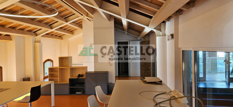 Padova S.Gregorio Luminoso Ufficio Open Space – Centro Direzionale

In posizione strategica press...