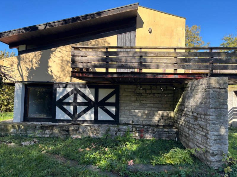 Proponiamo in vendita una splendida villa moderna situata nella suggestiva zona di Valbona, nel c...