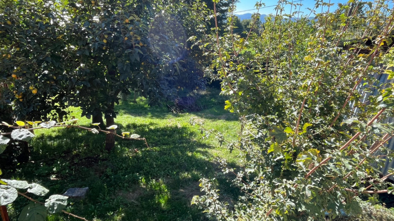 In zona molto soleggiata e panoramica proponiamo casa affiancata di testa di ampie metrature con ...