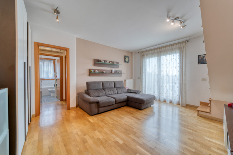 Nel cuore di Saccolongo, a pochi passi dalla chiesa e dai principali servizi del paese, proponiam...