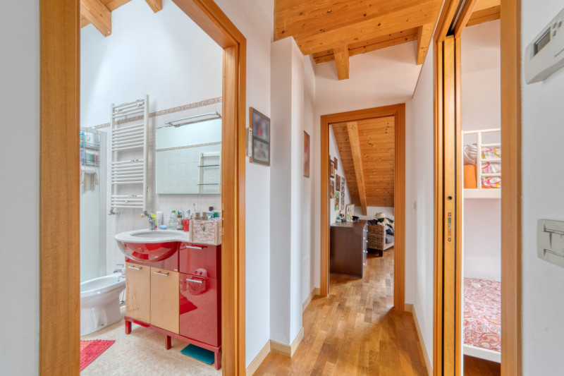 Nel cuore di Saccolongo, a pochi passi dalla chiesa e dai principali servizi del paese, proponiam...