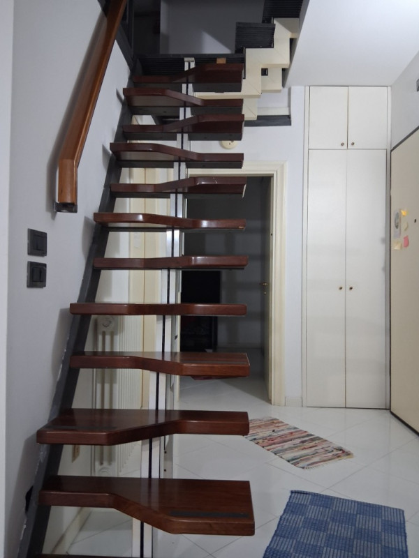 In Viale Trieste, una delle zone più servite e richieste di Vicenza, proniamo un immobile unico n...