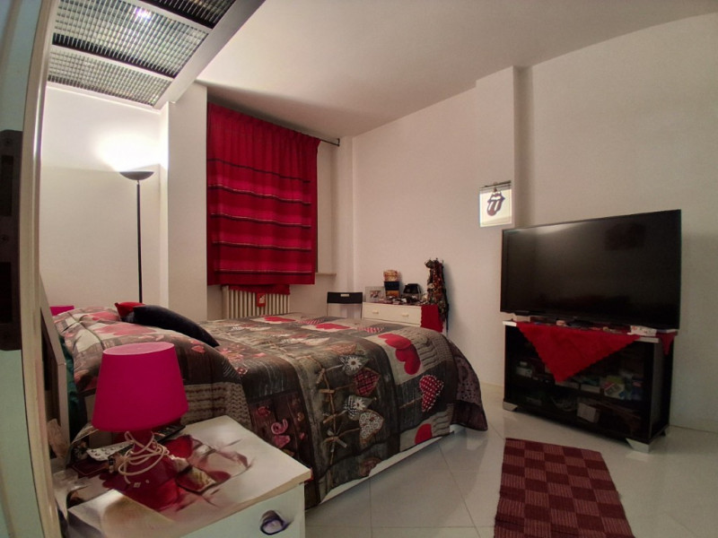 In Viale Trieste, una delle zone più servite e richieste di Vicenza, proniamo un immobile unico n...