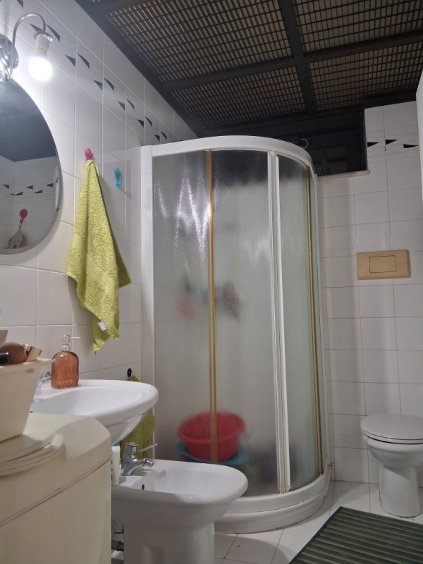 In Viale Trieste, una delle zone più servite e richieste di Vicenza, proniamo un immobile unico n...