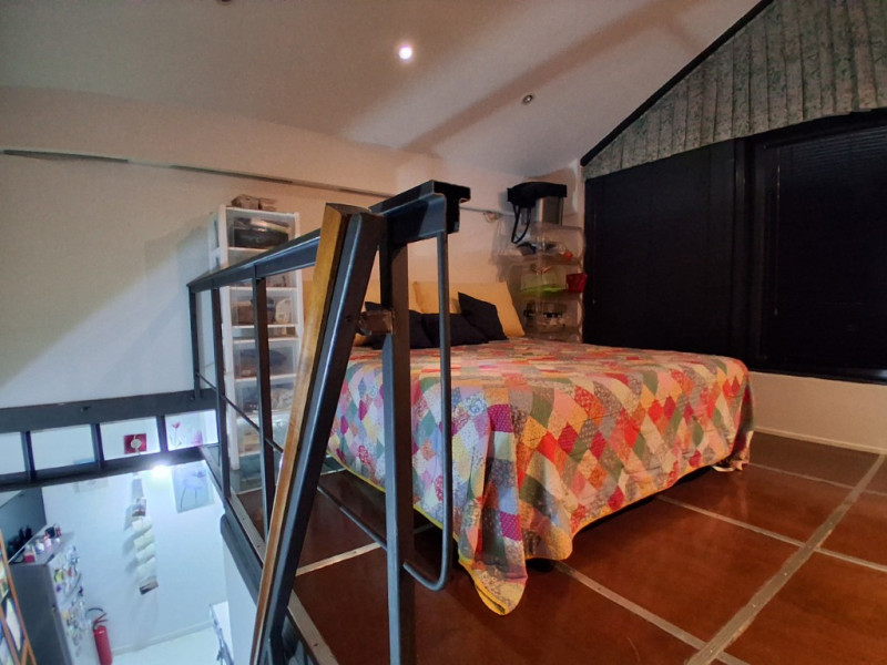 In Viale Trieste, una delle zone più servite e richieste di Vicenza, proniamo un immobile unico n...