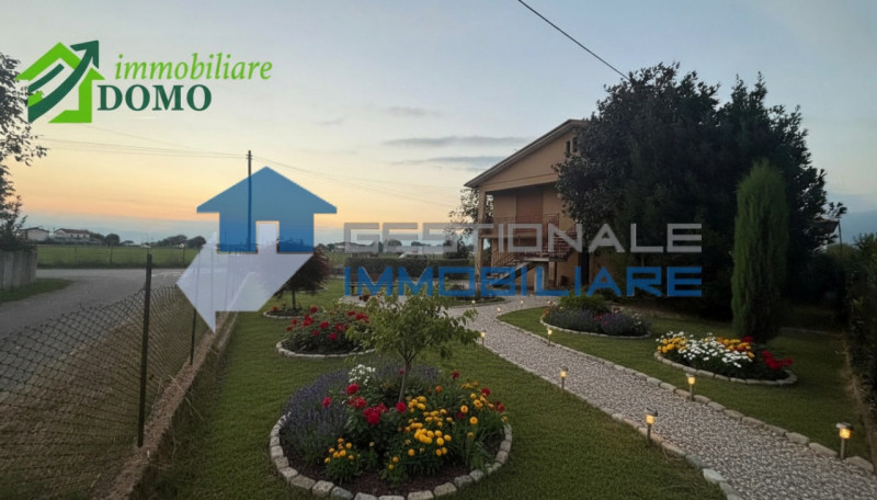 BUONI MOTIVI PER ACQUISTARE QUESTO IMMOBILE:

- ZONA RICERCATA
- GIARDINO
- GARAGE
- BUONA DISTRI...