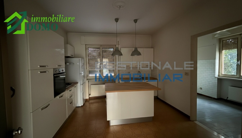 BUONI MOTIVI PER ACQUISTARE QUESTO IMMOBILE:

- ZONA RICERCATA
- GIARDINO
- GARAGE
- BUONA DISTRI...