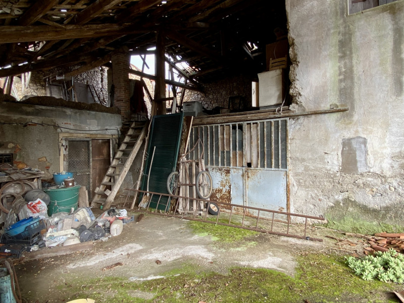 Brendola. In località Pedocchio proponiamo in vendita un annesso rustico con grande potenzialità ...