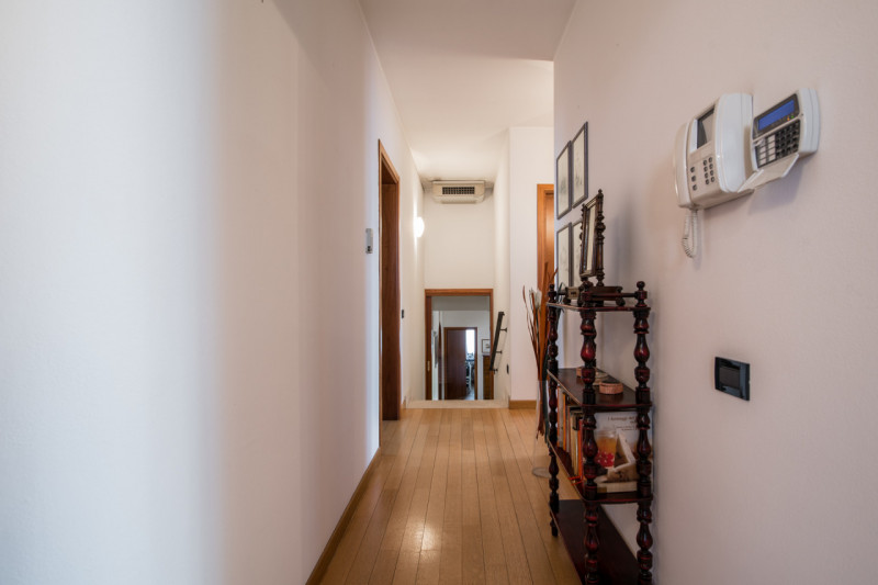 Albignasego zona Ferri, proponiamo una splendida villa singola in perfette condizioni, situata in...