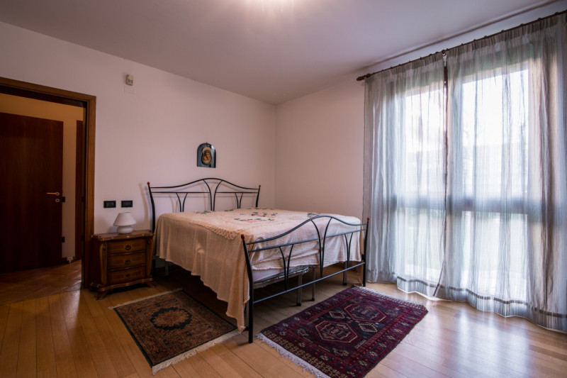 Albignasego zona Ferri, proponiamo una splendida villa singola in perfette condizioni, situata in...