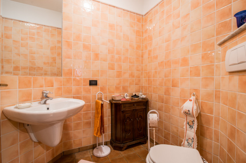 Albignasego zona Ferri, proponiamo una splendida villa singola in perfette condizioni, situata in...