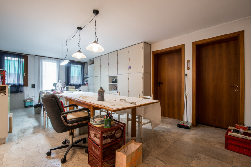 Albignasego zona Ferri, proponiamo una splendida villa singola in perfette condizioni, situata in...