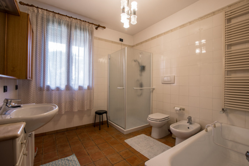 Albignasego zona Ferri, proponiamo una splendida villa singola in perfette condizioni, situata in...