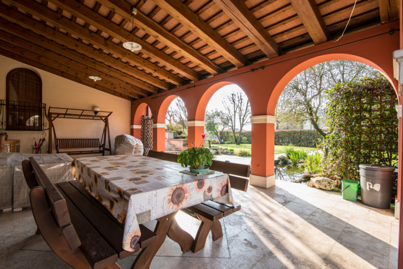 Albignasego zona Ferri, proponiamo una splendida villa singola in perfette condizioni, situata in...