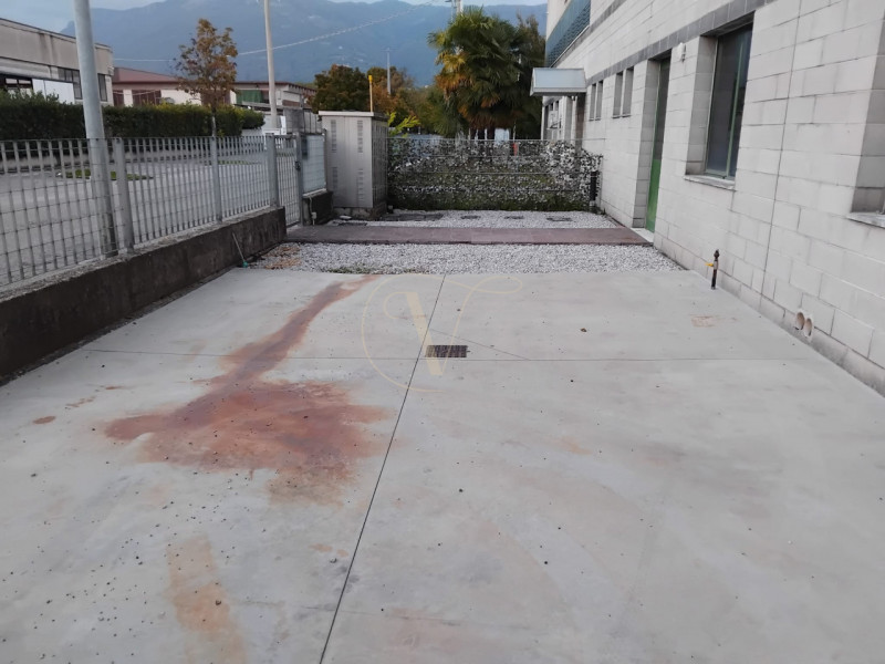 ZUGLIANO: LABORATORIO / MAGAZZINO DI MQ. 250 SU DUE LIVELLI.

Affittasi ampio laboratorio, ideale...